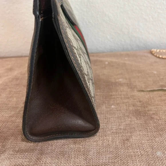 Authentic Gucci Brown Monogram Canvas Clutch with Green and Red Web Stripe - Picture 4 of 7